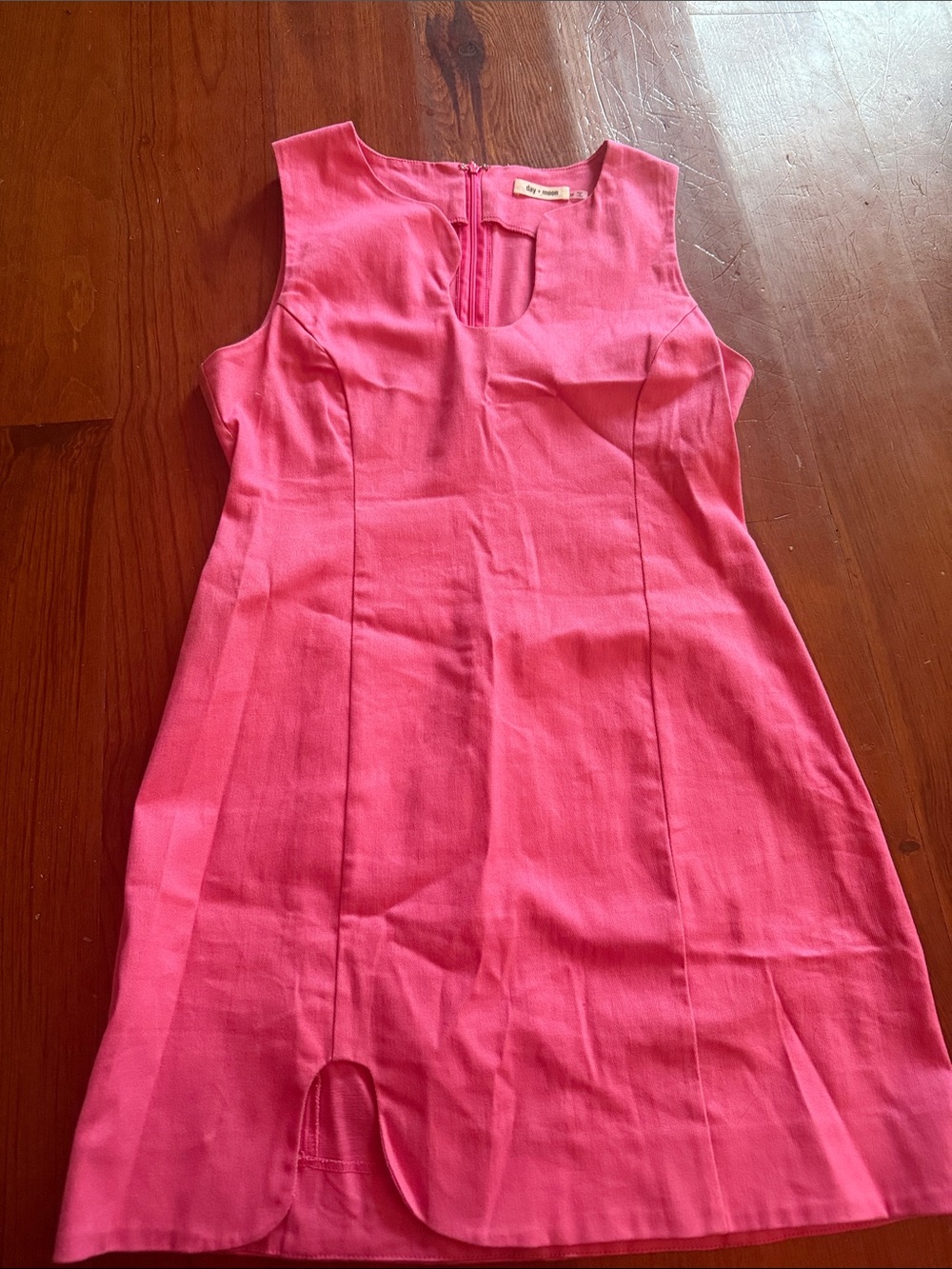 Fitted Sleeveless Pink Sheath Dress with Front Keyhole